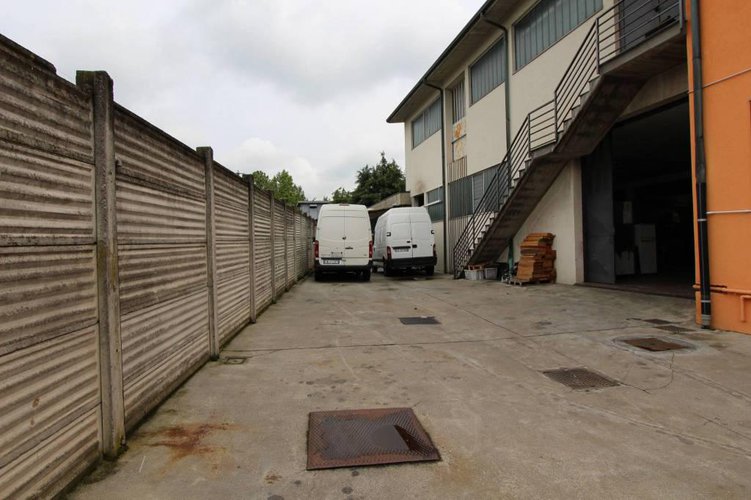 CAPANNONE IN VENDITA A TELGATE Telgate