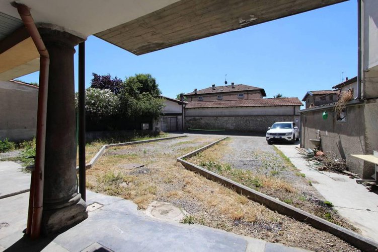 ESCLUSIVA CASA DI CORTE COMPOSTA DA DUE APPARTAMENTI Palosco