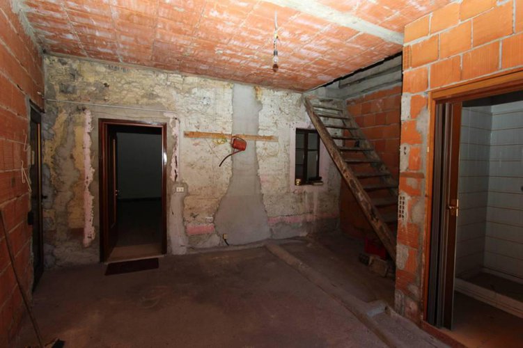 ESCLUSIVA CASA DI CORTE COMPOSTA DA DUE APPARTAMENTI Palosco