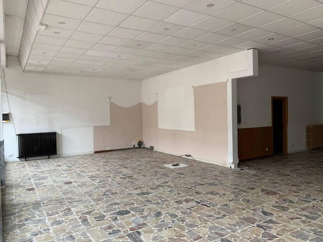 LOCALE COMMERCIALE ROMANO DI LOMBARDIA