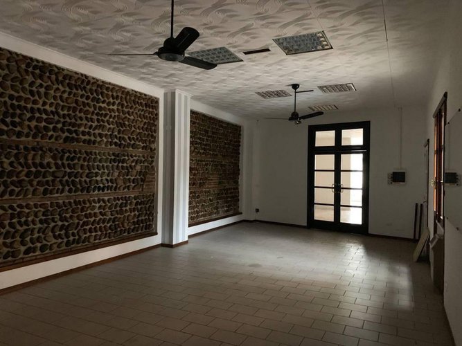 LOCALE COMMERCIALE ROMANO DI LOMBARDIA Romano di Lombardia