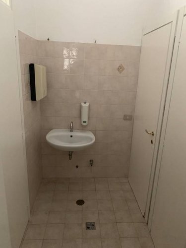 LOCALE COMMERCIALE ROMANO DI LOMBARDIA Romano di Lombardia