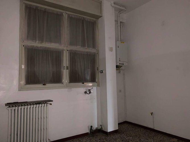 LOCALE COMMERCIALE ROMANO DI LOMBARDIA Romano di Lombardia