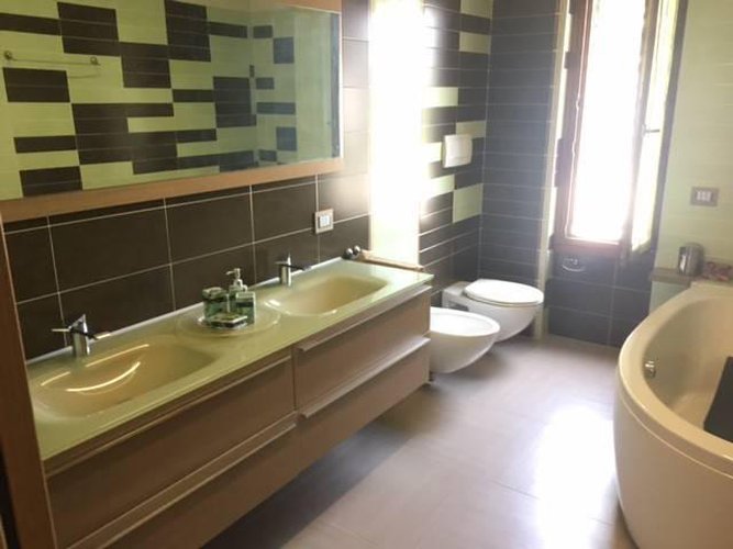 APPARTAMENTO IN VILLA RISTRUTTURATO Ghisalba