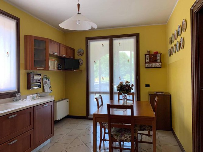 VILLA DI CON DUE UNITA' ABITATIVE A ROMANO Romano di Lombardia