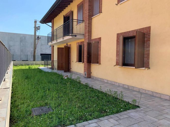 VILLA DI DUE UNITA' ABITATIVE. Romano di Lombardia