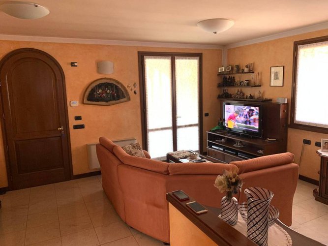 VILLA DI DUE UNITA' ABITATIVE. Romano di Lombardia