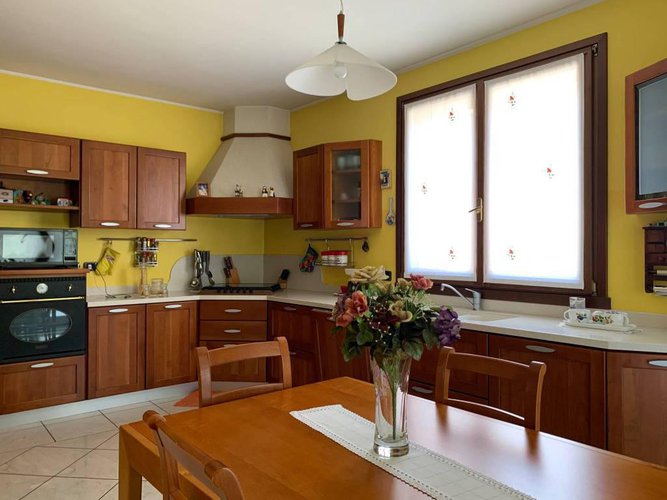 VILLA DI DUE UNITA' ABITATIVE. Romano di Lombardia