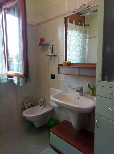 COMODO APPARTAMENTO IN CONTESTO CONDOMINIALE REFERENZIATO E Calcinate