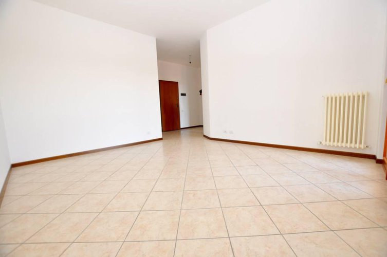 TRILOCALE RISTRUTTURATO IN VENDITA A MEDOLAGO Medolago