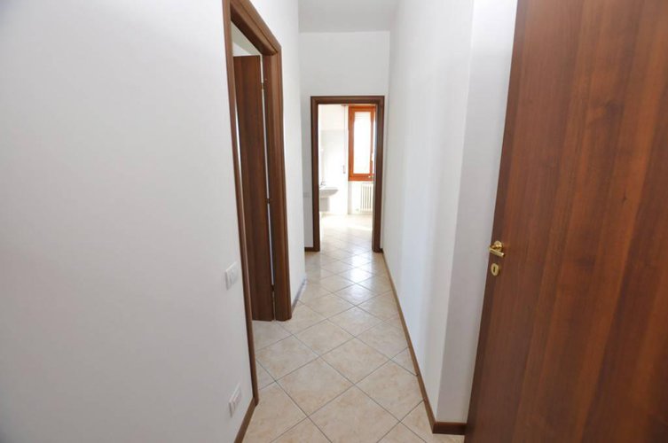 TRILOCALE RISTRUTTURATO IN VENDITA A MEDOLAGO Medolago