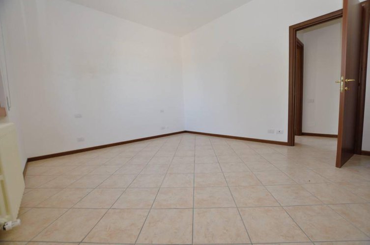 TRILOCALE RISTRUTTURATO IN VENDITA A MEDOLAGO Medolago