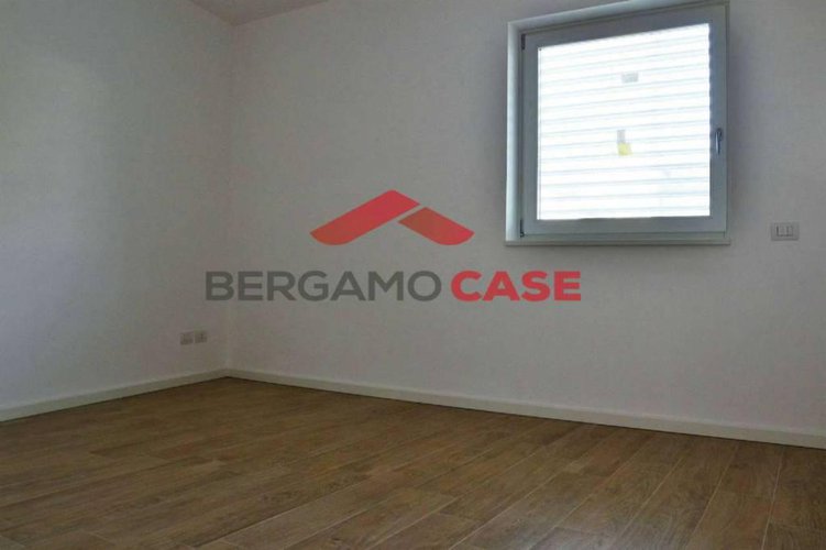 Bilocale con terrazzo e box nel quartiere Finardi Bergamo