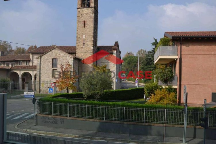 Bilocale con terrazzo e box nel quartiere Finardi Bergamo