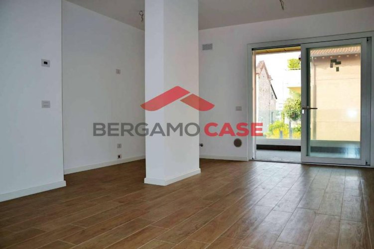 Bilocale con terrazzo e box nel quartiere Finardi Bergamo