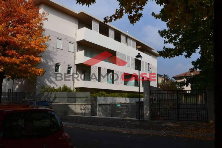 Bilocale con terrazzo e box nel quartiere Finardi Bergamo