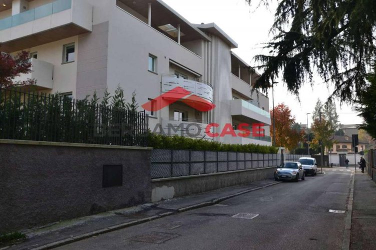 Bilocale con terrazzo e box nel quartiere Finardi Bergamo