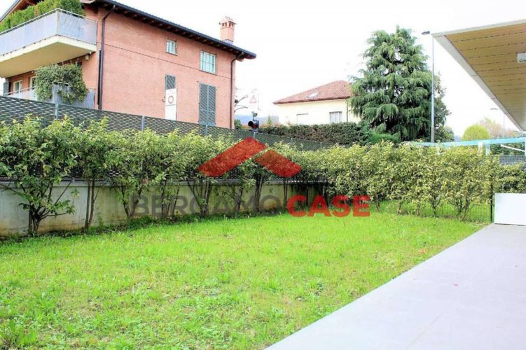 Trilocale con giardino e box Quartiere Finardi Bergamo
