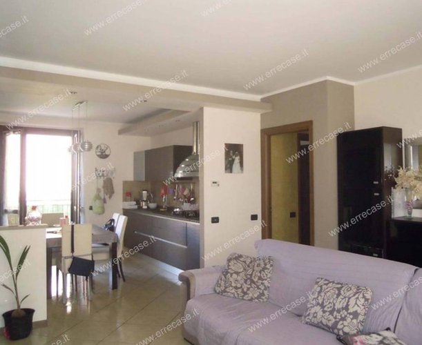 Signorile 3 locali con giardino, taverna e box doppio! Boltiere