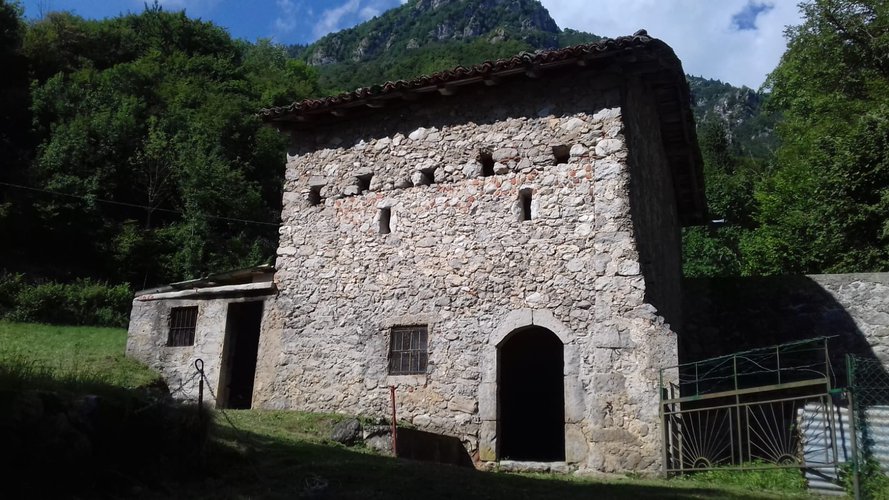 INDIPENDENTE E CON AMPIO TERRENO!