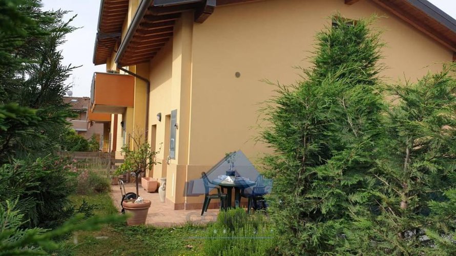 Villetta di testa Bagnatica € 165.000 T3914