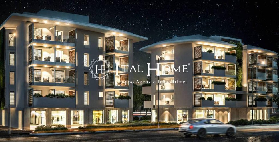 Negozio fronte strada con grandi vetrate, doppi servizi.... Bergamo