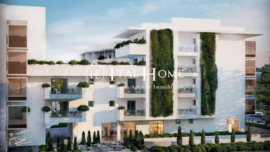 Negozio fronte strada con grandi vetrate, doppi servizi.... Bergamo