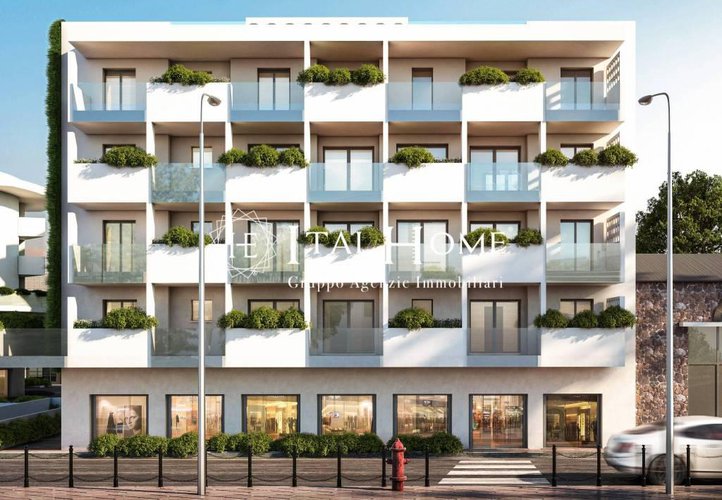 Negozio fronte strada con grandi vetrate, doppi servizi.... Bergamo