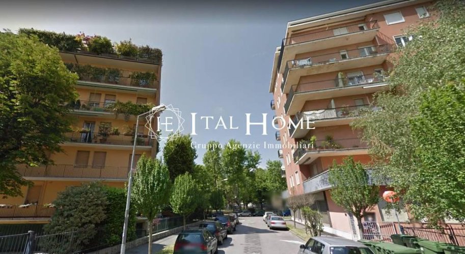 Bergamo città, Vendesi Negozio ampio e luminoso