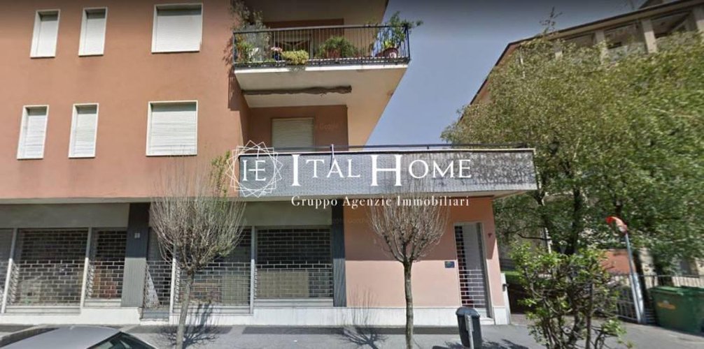 Bergamo città, Vendesi Negozio ampio e luminoso Bergamo