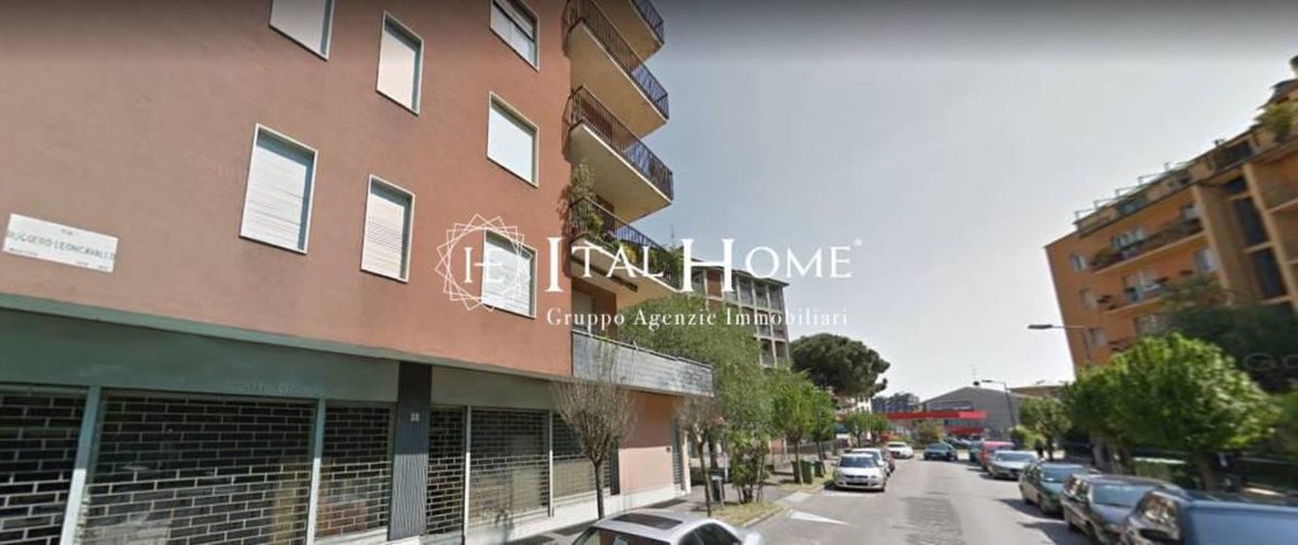 Bergamo città, Vendesi Negozio ampio e luminoso Bergamo