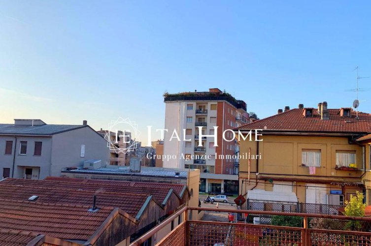 Bergamo città, Vendesi Trilocale con grande terrazza di 35 Bergamo