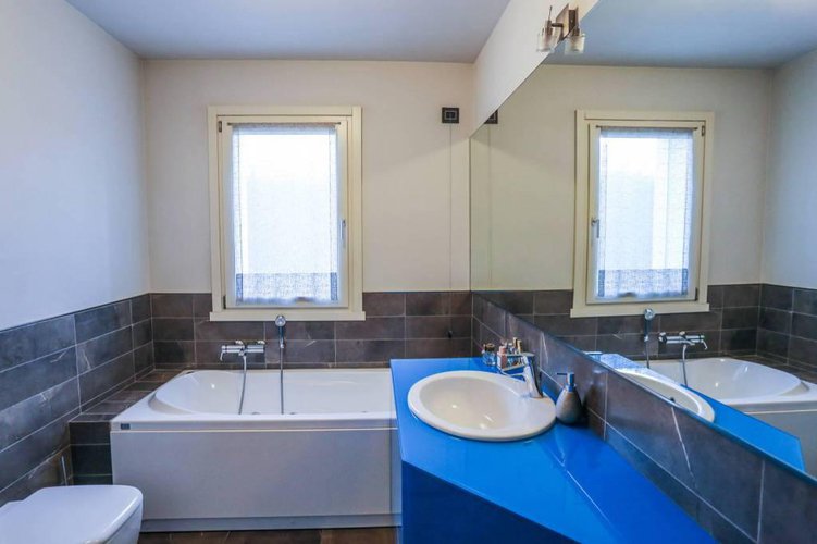 Moderno trilocale con giardino e taverna Bergamo