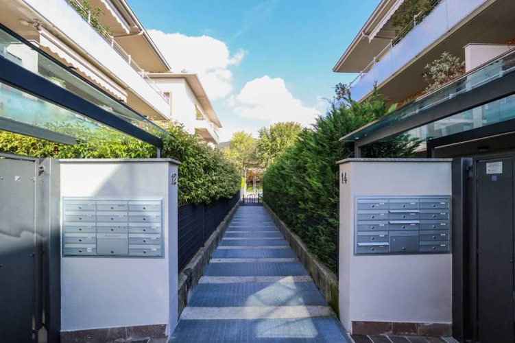 Moderno trilocale con giardino e taverna Bergamo