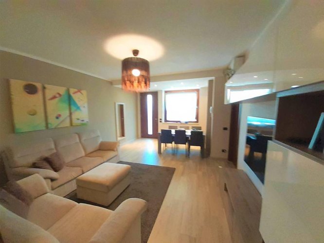 Tutto quello che vuoi in un grande e moderno appartamento Carobbio degli Angeli