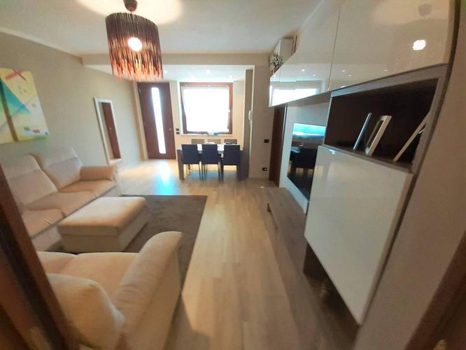 Tutto quello che vuoi in un grande e moderno appartamento Carobbio degli Angeli