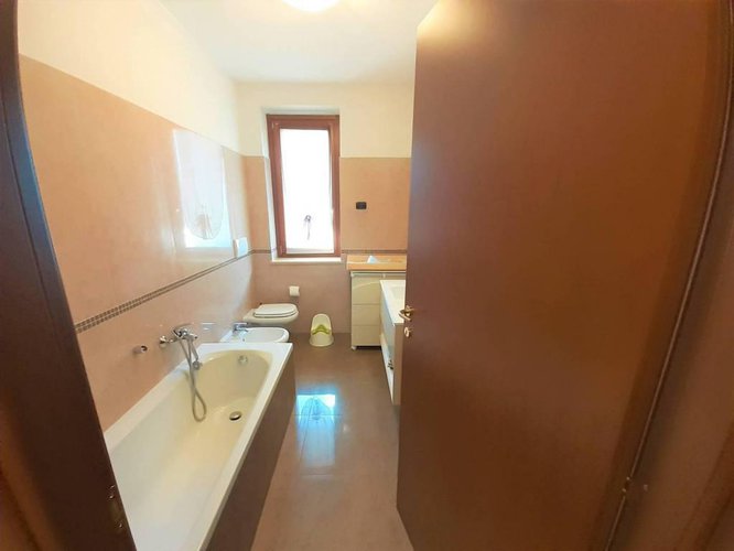 Tutto quello che vuoi in un grande e moderno appartamento Carobbio degli Angeli