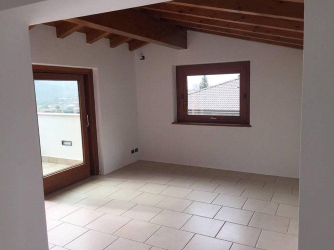 Splendido trilocale con terrazza panoramica, ristrutturato Nembro