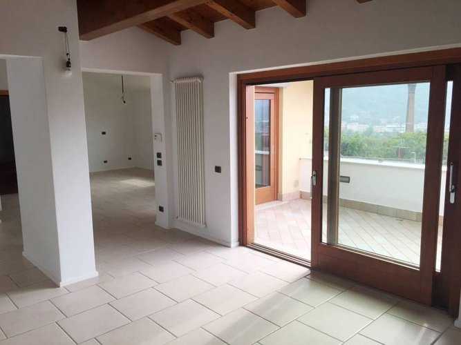 Splendido trilocale con terrazza panoramica, ristrutturato Nembro