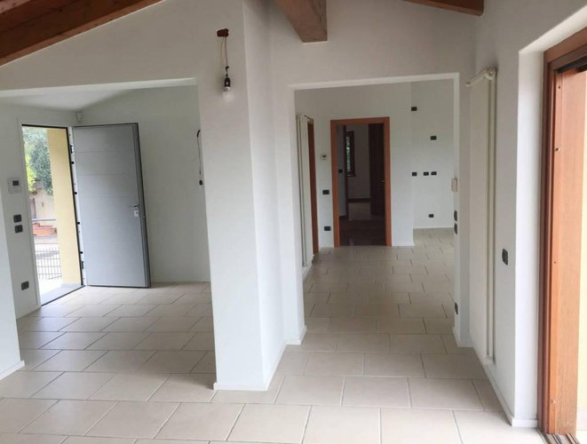 Splendido trilocale con terrazza panoramica, ristrutturato Nembro