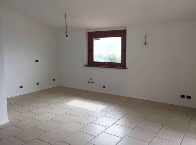 Splendido trilocale con terrazza panoramica, ristrutturato Nembro