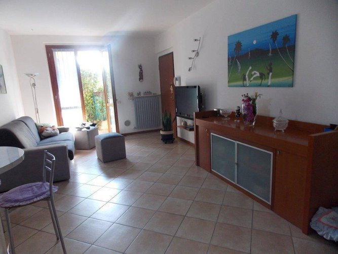 PALOSCO, TRILOCALE AL PIANO TERRA CON GIARDINETTO ESCLUSI