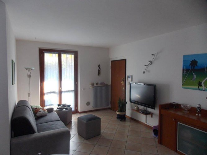 PALOSCO, TRILOCALE AL PIANO TERRA CON GIARDINETTO ESCLUSI Palosco