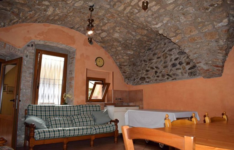 Graziosa casetta indipendente in pieno centro storico Albino