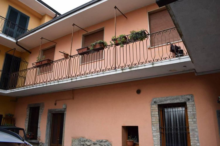 Graziosa casetta indipendente in pieno centro storico Albino