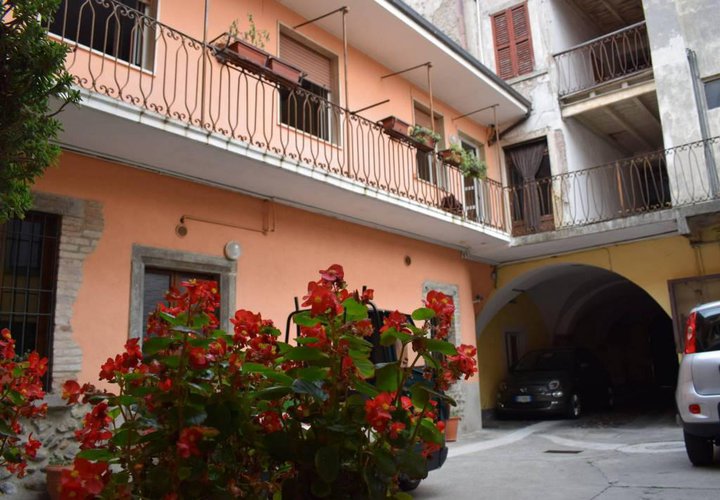 Graziosa casetta indipendente in pieno centro storico Albino