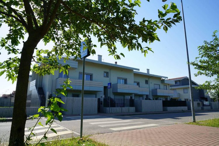 AMPIO QUADRILOCALE CON SOPPALCO Bonate Sopra