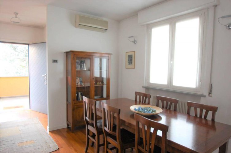 1067 SERIATE due quadrilocali in edificio con capannone Seriate