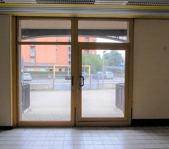 1067 SERIATE due quadrilocali in edificio con capannone Seriate