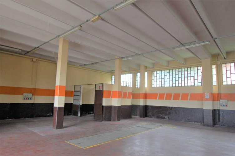 1067 Seriate Capannone e due appartamenti in vendita